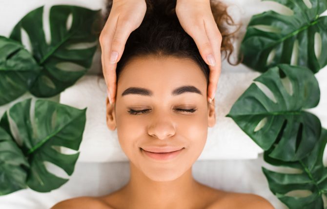 head-massage-afro-girl-getting-spa-treatment-BXBUA4N.jpg